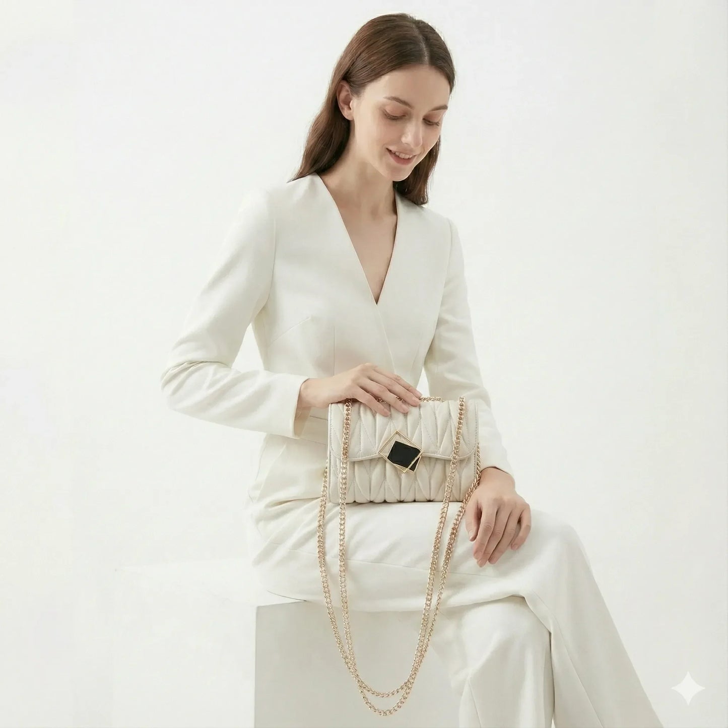 Compact Leather Handbag - Vienza