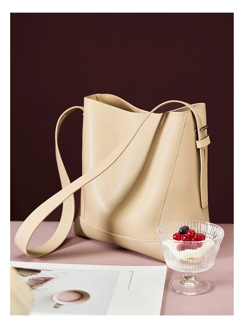 Genuine Leather Women's Handbag - Penélope