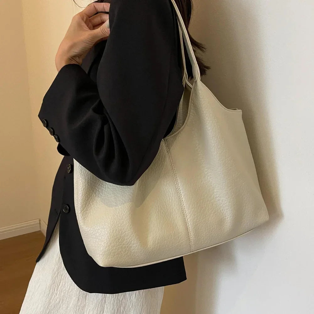 Handbag in Genuine Leather - Monica