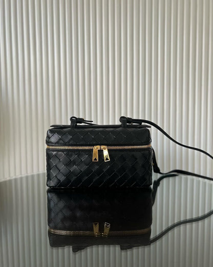 Small Woven Tote Bag Bellatrix